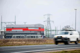 Viron, Latvian ja Liettuan sähköverkko irrotetaan ensi viikonloppuna yhteydestä Venäjän ja Valko-Venäjän verkkoon ja liitetään eurooppalaiseen sähköverkkoon Puolan kautta. Kuva Latvian Grobinasta läheltä Liettuan rajaa. LEHTIKUVA/AFP.