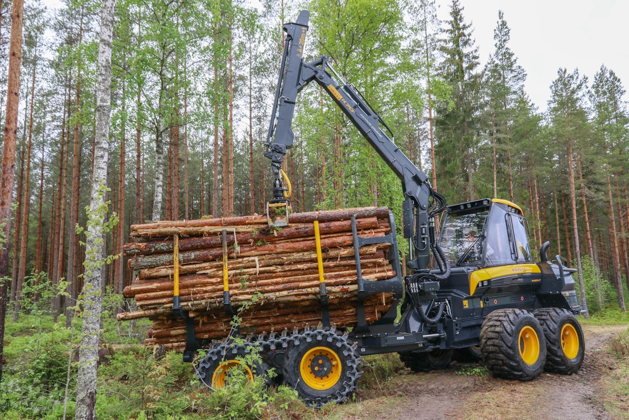Ponssen kuormatraktorimalliston pienin malli on Wisent. Se on pohjoismainen yleiskuormatraktori harvennushakkuisiin painottuville työmaille. Aiemmin mallistossa ollut 22.5” rengaskoon Gazelle on jäänyt pois valmistusohjelmasta.