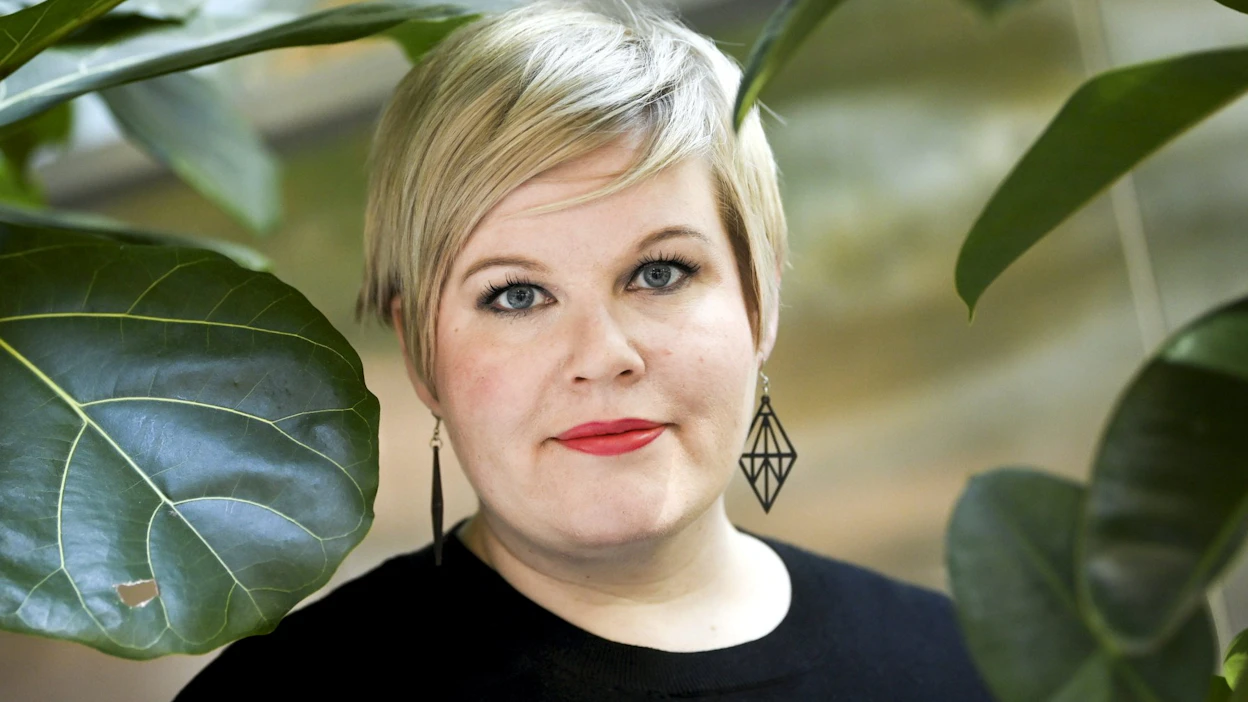 Keskustan Annika Saarikko on ennenkin väläyttänyt ansiotuloveron kevennystä, ja nyt hänen mielestään sille on alkanut ilmaantua yhä useampia perusteita. LEHTIKUVA / Emmi Korhonen.