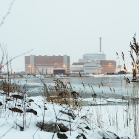 Olkiluodon kolmas ydinreaktori kuuluu maailman suurimpiin. Eniten sähköä siitä on luvassa metsäyhtiö UPM:lle, joka on Fortumin jälkeen Suomen suurin ydinvoiman omistaja. Kuva on otettu tammikuun 10. päivä.