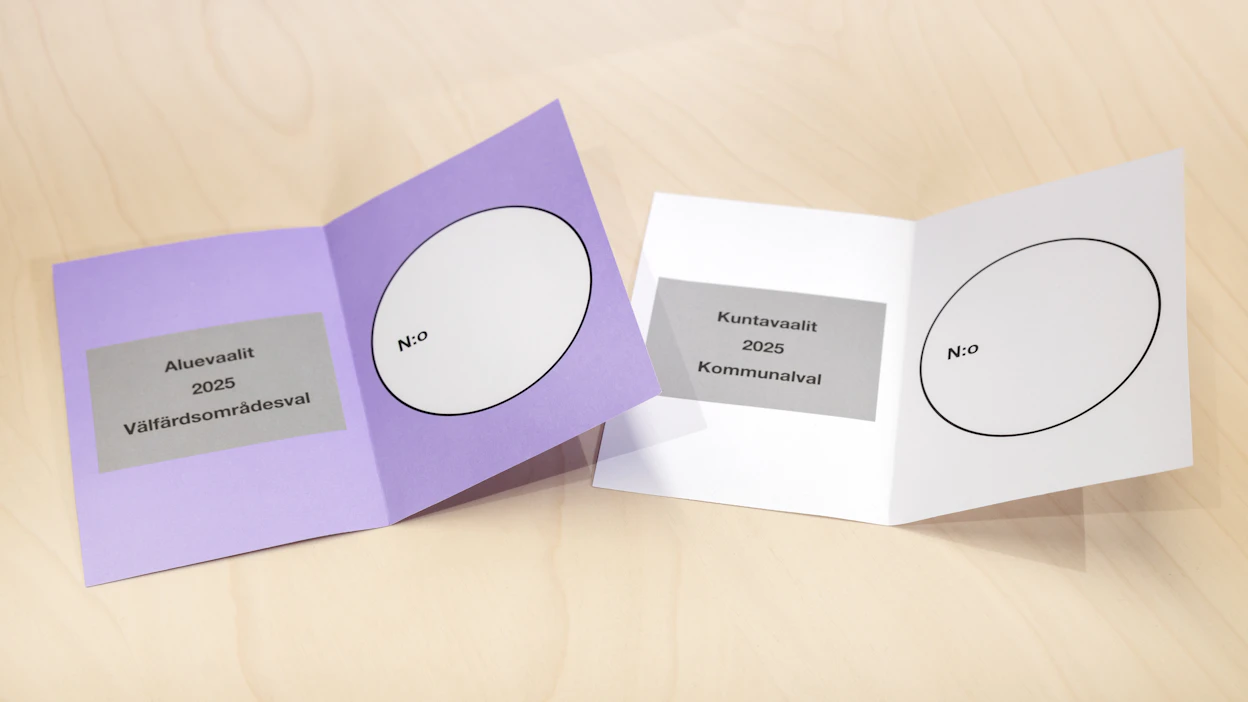 Aluevaaleissa äänestetään violetilla, kuntavaaleissa valkoisella lapulla.