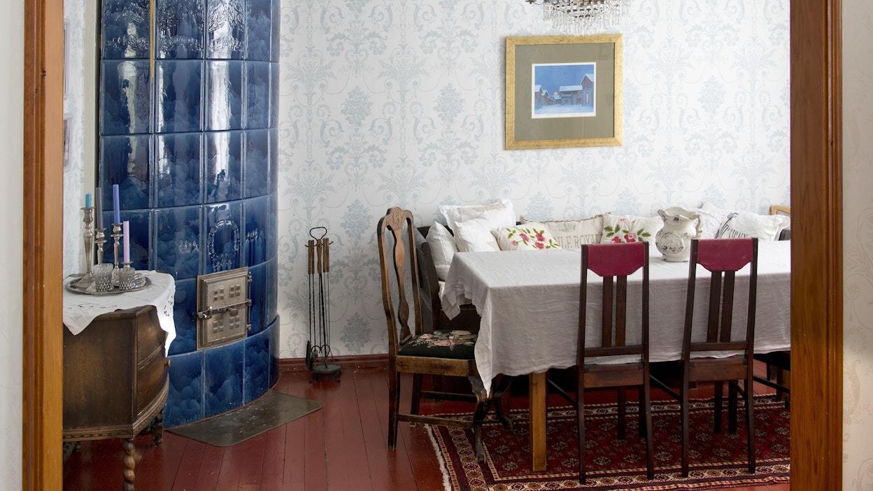 Loviisassa sijaitsevan kohteen kaakelien väriä arvostetaan myös tänä päivänä.