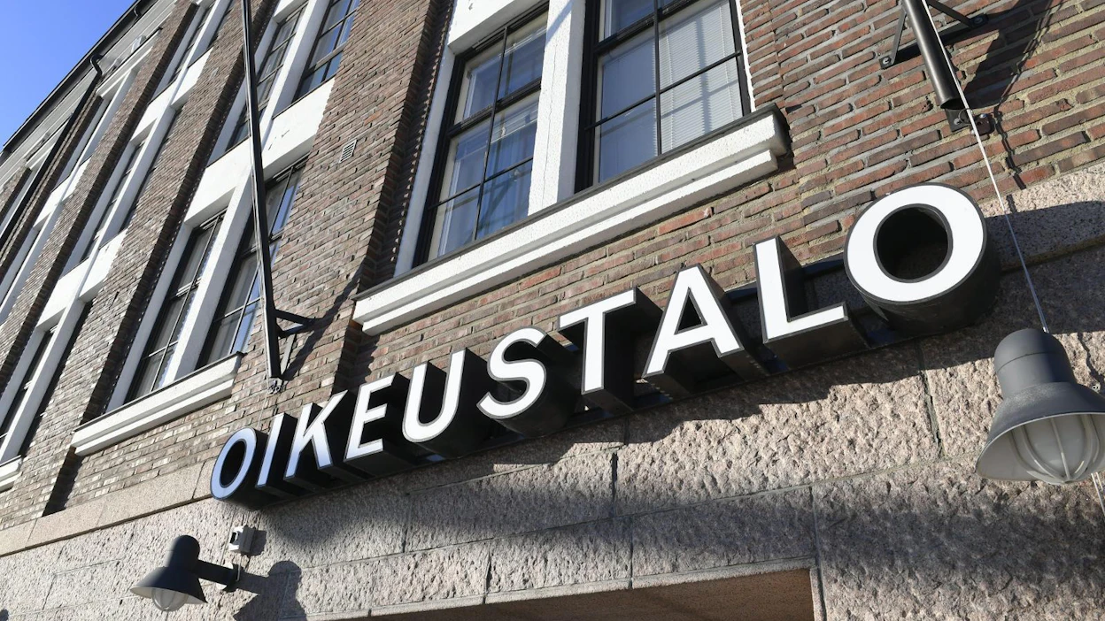 Kanta-Hämeen käräjäoikeus tuomitsi naisen ehdolliseen vankeuteen niin kutsutussa Lopen koirasusijutussa. LEHTIKUVA / MARTTI KAINULAINEN