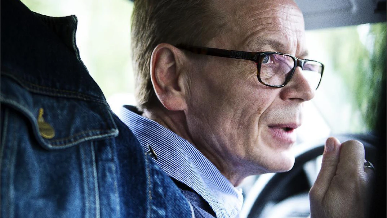 Keikkamuusikon työpaikka on myös auto. ”Mäntyharju on niin pienen matkan päässä kaikkialta, että täältä on helppo suikkia minne vaan”, Kake Randelin sanoo. Kari Salonen