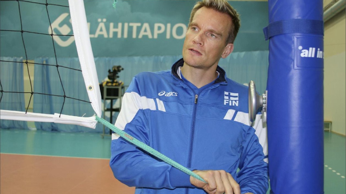 Lentopallomaajoukkue on harjoitellut Tuomas Sammelvuon valmennuksessa Kuortaneen urheiluopistolle rakennetussa harjoituskeskuksessa. Kirsti Porttila