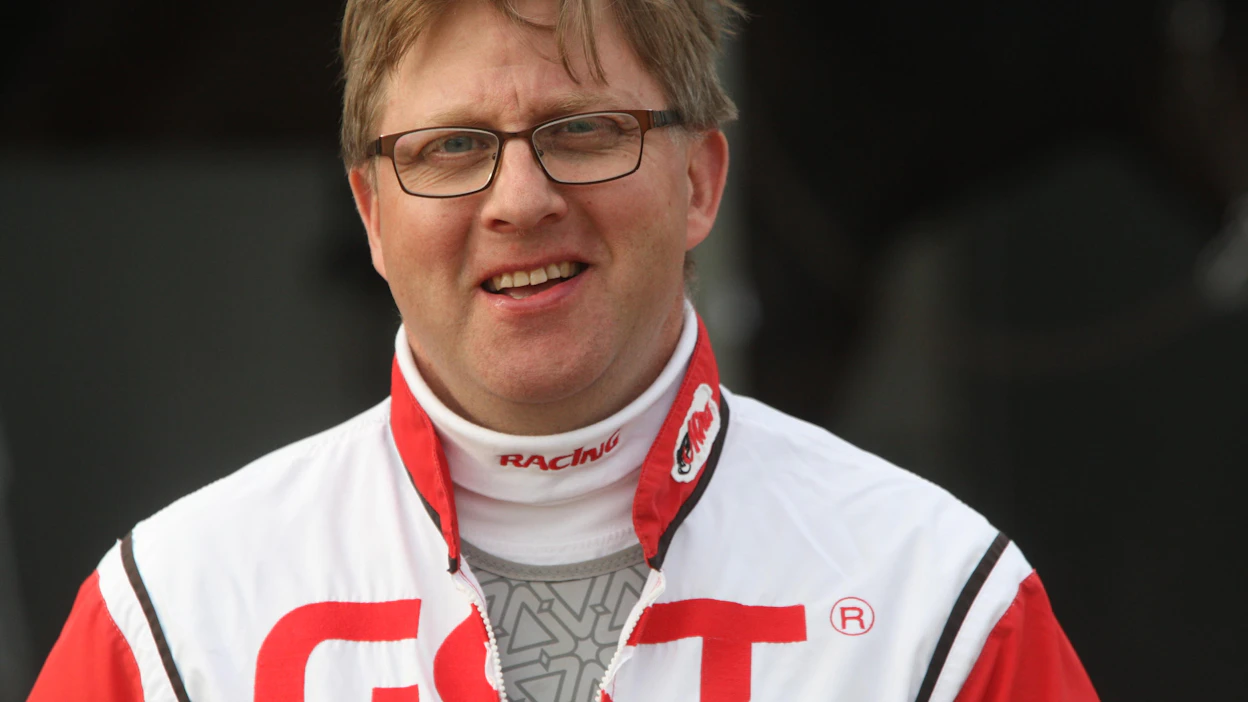 Jari Kinnunen joutuu odottelemaan Quattro Tillyn ja Pascha Tillyn kanssa Rommen ravien alkua ylimääräisen tunnin.