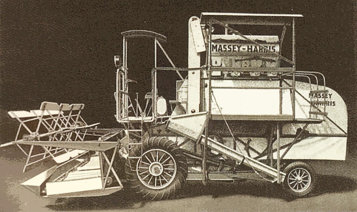 Leikkuupuimurit edustivat Massey-Harriksen vahvinta osaamista. Ensimmäiset hevosvetoiset puimurit valmistuivat jo 1900-luvun alussa, itsekulkeva malli tuli vuoroon 1938. Thomas Carroll`in suunnittelemassa puimurissa oli 16 jalan pöytä ja 65 hv:n Chrysler-moottori. Koepuinnit tehtiin Argentiinassa, kokonaisvalmistusmäärä oli 925 kpl. Tästä 20-mallista kehitetty kevyempi Massey-Harris 21 SP vei maailman lopulliseen ajopuimuriaikaan.