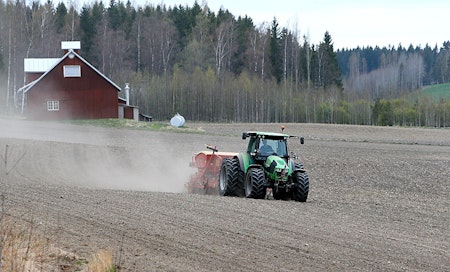 Kevätkylvöä Inkoossa 17. toukokuuta.