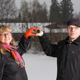 Maidontuottajat Simo ja Leena Kivilahti Jämijärveltä miettivät robottinavettaa, kun jälkipolvikin on kiinnostunut maataloudesta. Maakuntakaavoitus uhkaa pistää suunnitelmat jäihin.