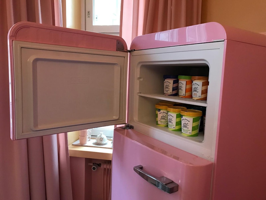Jäätelöbaarin antimet ovat hotelliasiakkaalle vapaasti käytössä.