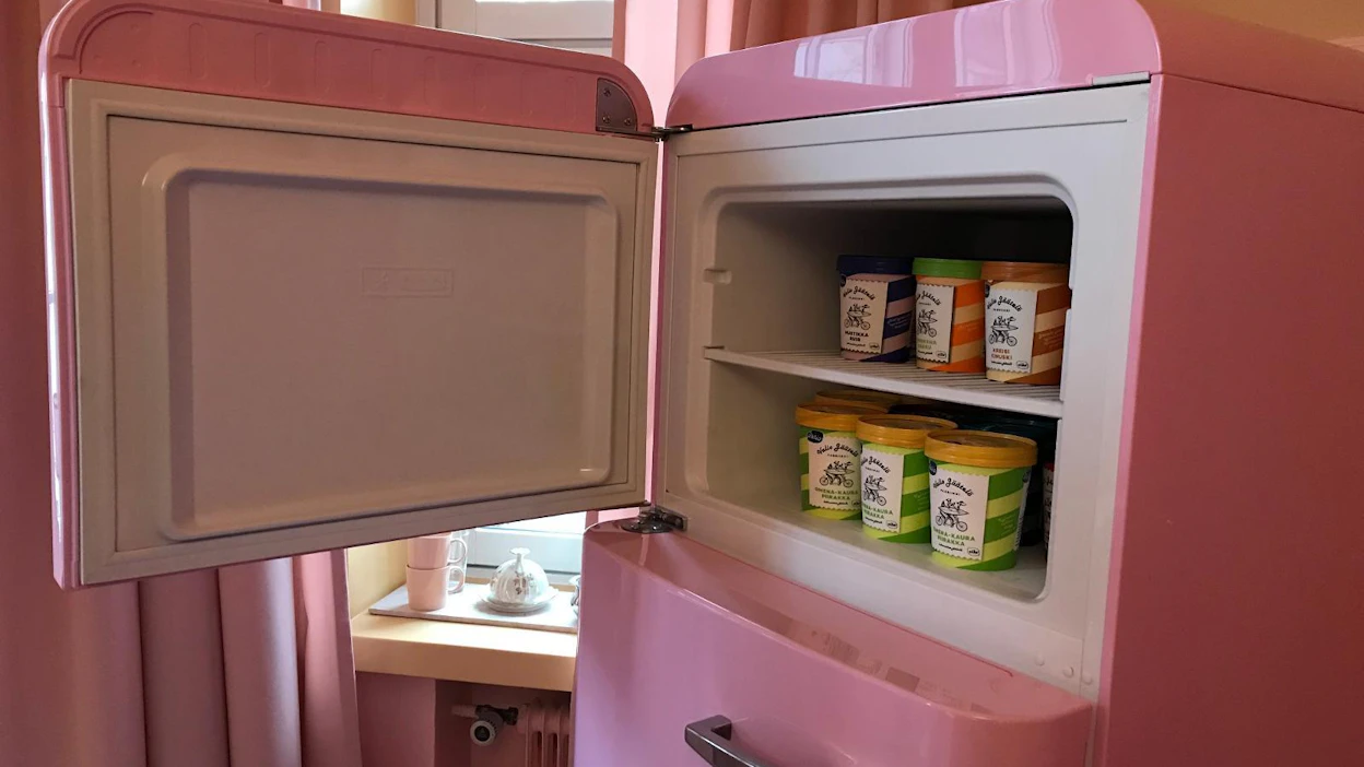 Jäätelöbaarin antimet ovat hotelliasiakkaalle vapaasti käytössä.