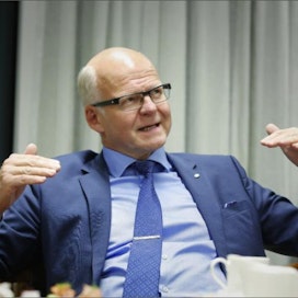 Reijo Karhisen mielestä asioista pitää pystyä sopimaan paikallisesti pk-yrityksissä, sillä vain siten maan talous saadaan nousuun. Jarkko Sirkiä