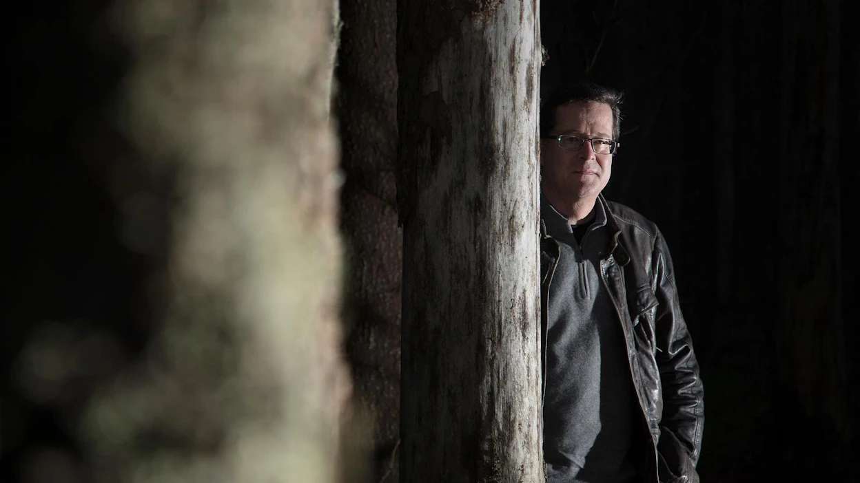Metsäbiotalouden professori Jyrki Kangas saa tunnustuksen metsiin pohjautuvan hyvinvoinnin kehittämisestä ja ekologisen tulevaisuuden edistämisestä.