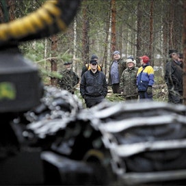 Jaakko Kilpiäinen Innokkaimmat metsänomistajat saapuivat metsätapahtumaan jo yhdeksältä, vaikka ilmoitettu aloitusajankohta oli 10.00.