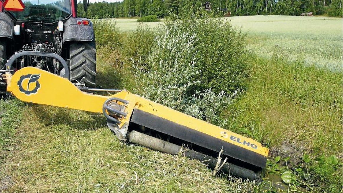 Roottorimurskaimen jäljiltä ei tarvitse kerätä risuja. Ojanvarsipajukko muuttuu ruohikkoon katoavaksi hakkeeksi.