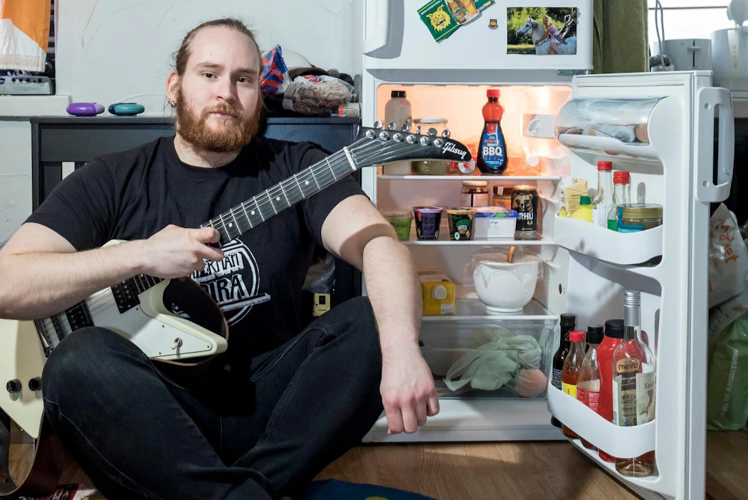 Aku Tiensuun jääkaapista löytyy aina montaa erilaista kasviproteiinia. "Pyrin syömään aina useampaa proteiinilähdettä samassa ruuassa", Tiensuu kertoo.
