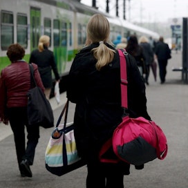 Junamatkustaminen on kasvattanut suosiotaan. LEHTIKUVA / Mikko Stig