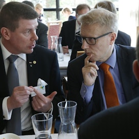 Hallituksen myötätunto ei enää lämmitä. Tarvitsemme nyt euroja talouskriisin ylittämiseksi, Tommi Lunttila painotti tiistaina ministeri Kimmo Tiilikaiselle.