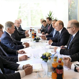 Hotellilla presidentit kävivät viralliset kahdenväliset keskustelut, joiden jälkeen pidettiin lehdistötilaisuus. LEHTIKUVA / MARTTI KAINULAINEN