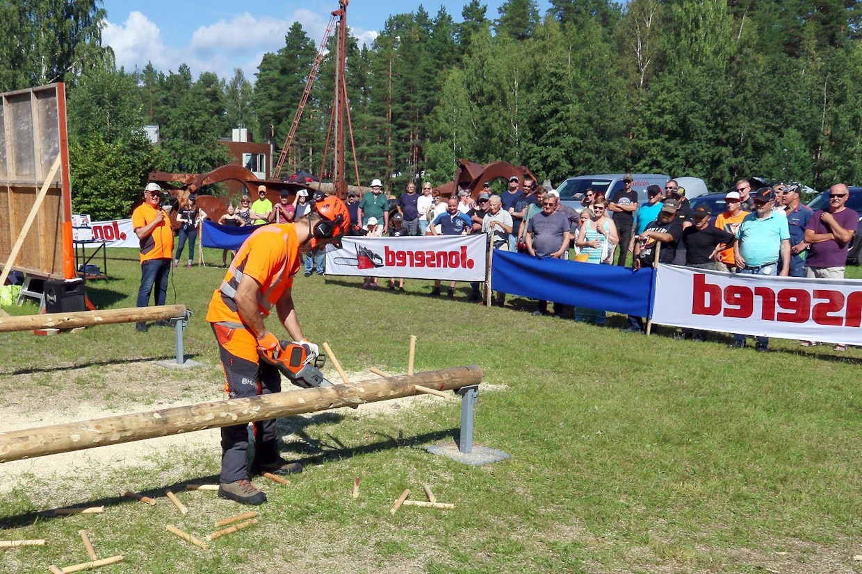 Vuoden 2020 moottorisahauksen SM-kilpailuissa saatiin myös maistiaisia tulevaisuuden suunnasta. Arboristi Jaakko Romu teki näytöskarsinnan akkusahallaan. Vaikka saha oli varustettu ¼” teräketjuvarustuksella, suoritus vastasi jo hänen kilpailusuoritustaan polttomoottorisahalla.