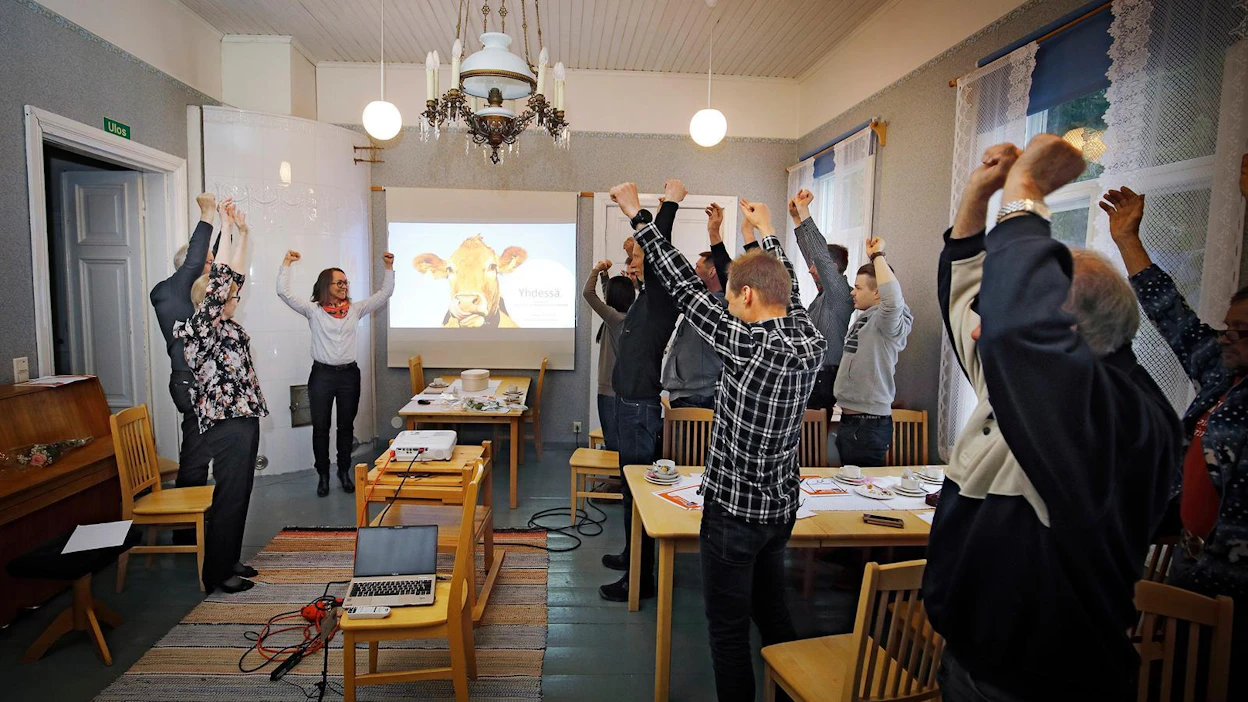 Maaseudun Tulevaisuus 20180416 Viime vuoden huhtikuussa vietettiin Välitä viljelijästä -tupailtaa Toivakassa. Konsultti Riitta-Liisa Kanniainen kannusti kuulijoita myönteiseen ajatteluun.