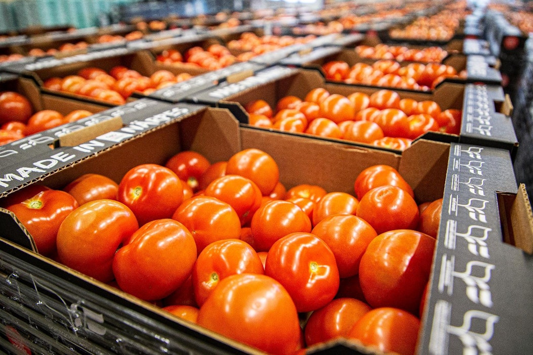 Kasvihuoneviljelmillä arki rullaa entisellään.