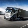 Daimler Trucks on aloittanut GenH2-vetykuorma-auton testit huhtikuussa Saksassa Immendingenin uudessa testikeskuksessa. Maantielle päästään syksyllä ja käyttökokemuksia haetaan ensi vuodesta lähtien asiakastestien muodossa.