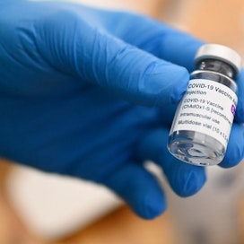 EMA:n mukaan Astra Zenecan rokotteen hyödyt ovat edelleen kuitenkin suuremmat kuin siitä mahdollisesti koituvat haitat. LEHTIKUVA/AFP