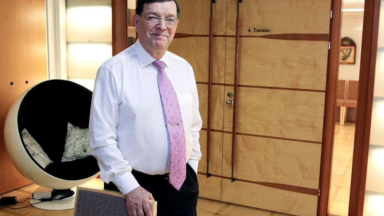 Paavo Väyrynen (kesk.) ei ole hakenut kansalaisaloitteelleen kannatusta puoluetovereiden keskuudesta.