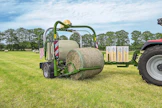Krone EasyWrap 165T:n käärintävarret pyörivät 40 kierrosta minuutissa ja käyttävät 750 mm käärintäkalvoa. Käärijällä voidaan ajaa samaan suuntaan kuin paalaimella.