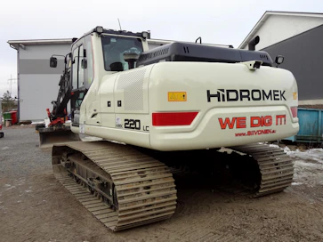 Hidromek HMK 220 oli myyty Paraisiin Kuljetus ja Kaivuu Siivoselle.