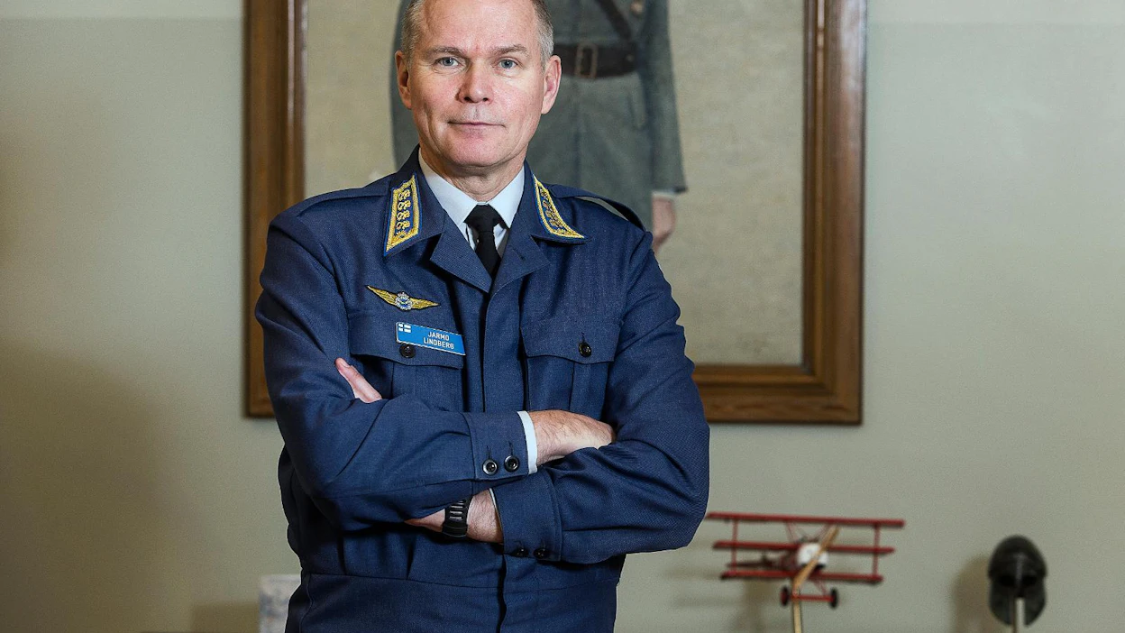 Puolustusvoimien entinen komentaja, kenraali Jarmo Lindberg tarjosi konsulttipalvelujaan F35-hävittäjiä valmistavalle Lockheed Martinille.