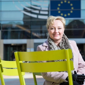 Meppi Elsi Katainen (kesk.) vaikuttaa EU-parlamentin maatalousvaliokunnassa.