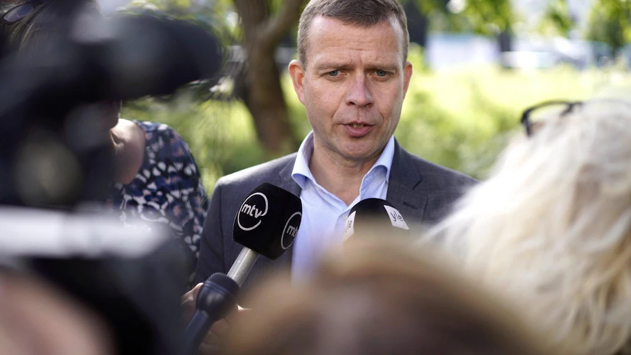 "Lähden siitä, mitä hallitusohjelmassa lukee", Petteri Orpo sanoi kokoomuksen ministeriryhmän kesäkokouksessa Kokkolassa. LEHTIKUVA / TIMO AALTO
