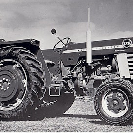 Massey-Fergusonin 100-sarjassa kokonaan uusi traktori oli 72-hevosvoimainen MF175. Pienemmät MF130, MF135 ja MF165 pohjautuivat entisiin malleihin 30, 35 ja 65. Aluksi Multi-Power-pikavaihde oli MF175:ssä vakiona, muihin sen sai MF130-traktoria lukuun ottamatta valinnaisvarusteena.