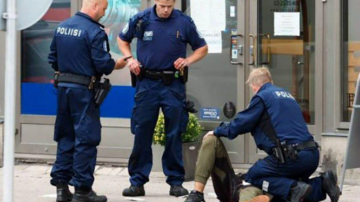 Puukotuksista epäilty marokkolaismies on kertonut olevansa 18-vuotias. Hän tuli poliisin mukaan turvapaikanhakijana Suomeen viime vuonna. LEHTIKUVA/AFP