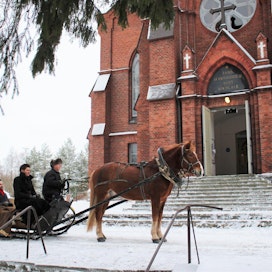 Joulumusiikkitervehdys on kuvattu historiallisessa puu-Nurmeksessa, Nurmeksen 1800-luvulla valmistuneessa kirkossa sekä Jussi Makkosen kulttuurikodissa.