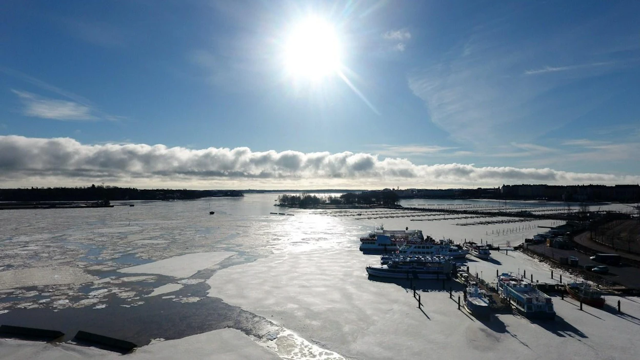 Ilmatieteen laitoksen päivystävän meteorologin mukaan viikko on alkamassa aurinkoisessa tai puolipilvisessä säässä. LEHTIKUVA / VESA MOILANEN