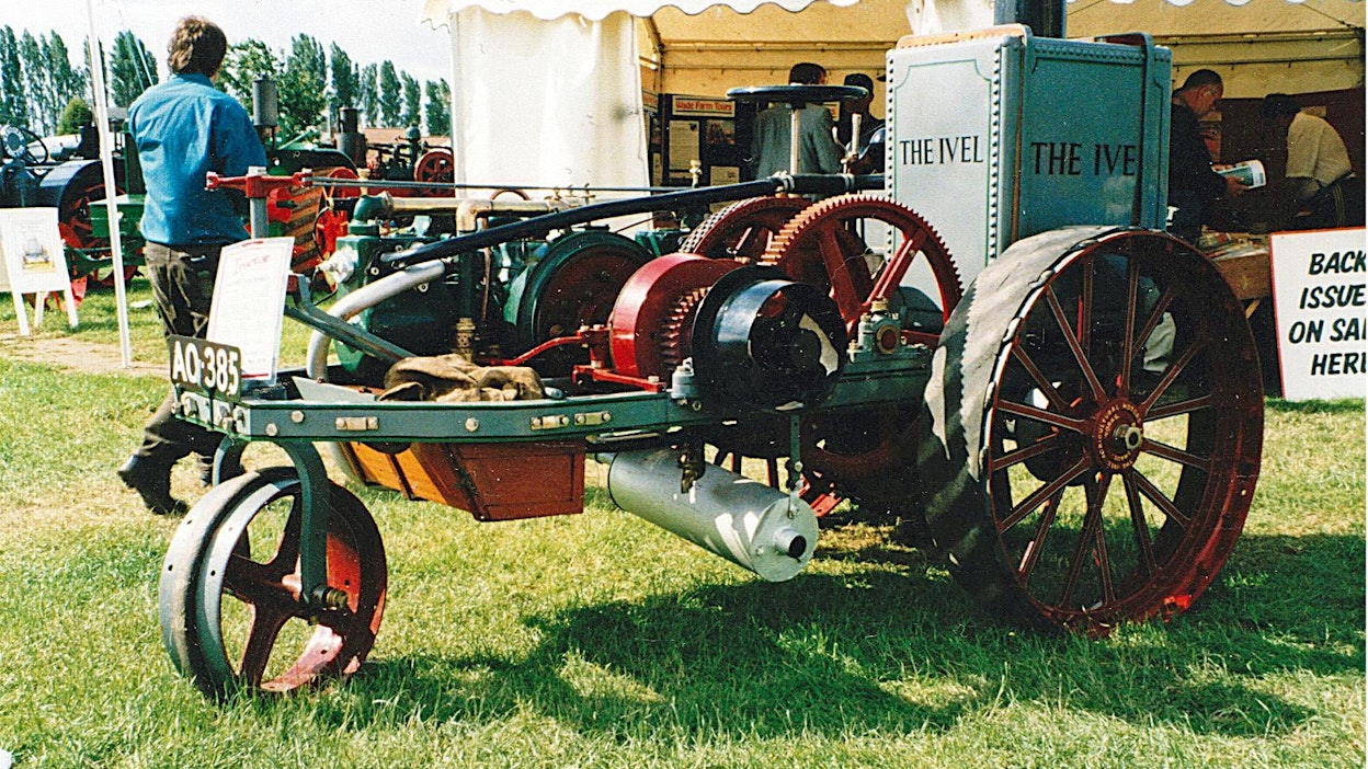 The Ivel oli ensimmäinen sarjatuotettu eurooppalainen traktori. Niitä tehtiin vuosina 1902–1915 Englannin Biggleswadessa tietolähteestä riippuen 380–480 kappaletta, tuplasti suurempiakin lukemia on esitetty. Kuvan Ivel vm.1903 myytiin pari vuotta sitten Cheffinsin huutokaupassa 328 600 punnalla (383 500 euroa). Kaikkiaan 8 Ivel-traktoria on säilynyt.