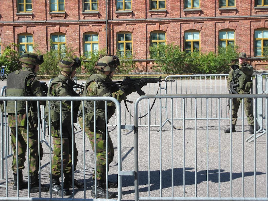 Helsingissä on koulutettu kaupunkisotaan erikoistuneita joukkoja, ja jatkossa armeija panostaa myös verkko-osaamiseen.
