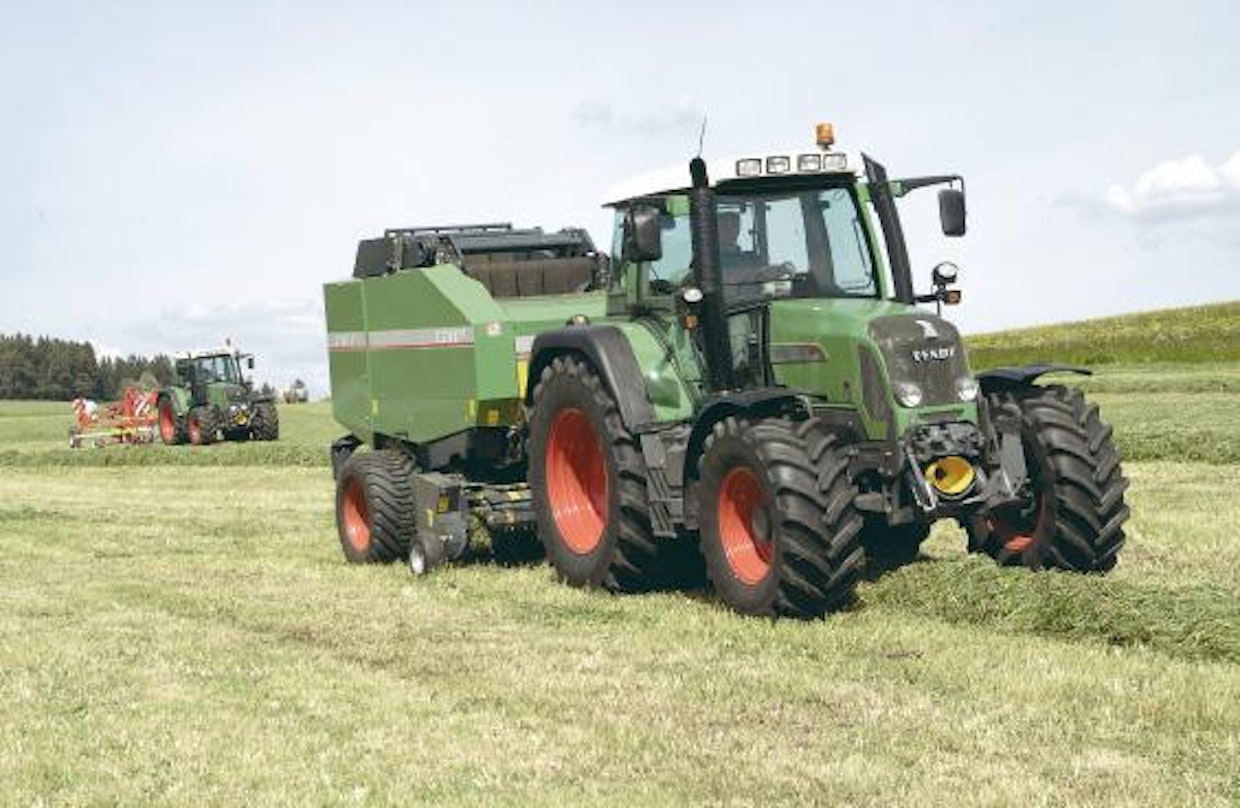 Fendtin mukaan viiden uuden traktorin 400 Vario-sarja on ”täydellinen” yleistraktorimallisto. Moottoriteho 115 – 155 hv.