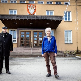 Kunnantalo on tärkeä kylähengelle, sanovat Timo Korpinen ja Henrik Hausen, jotka ovat ideoineet Perniön Kunnantaloon monipuolisia tiloja ja toimintaa.