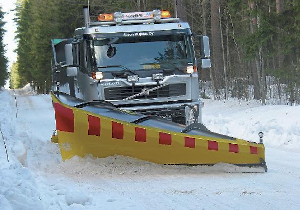 Vinoetuaura poistaa tehokkaasti lunta tieltä.