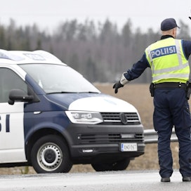 Uudenmaan maakuntarajaa on pyritty ylittämään paikoista, joissa ei ole tarkistuspisteitä, kertoo Helsingin poliisilaitos.