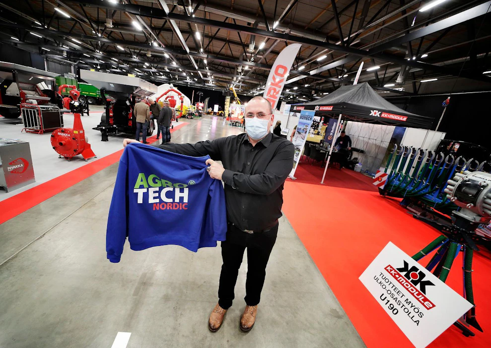 Konekilleriä järjestävä Marko Toivakka esitteli ensi vuoden messujen tunnusta. Nimi muuttuu Agrotech Nordiciksi.