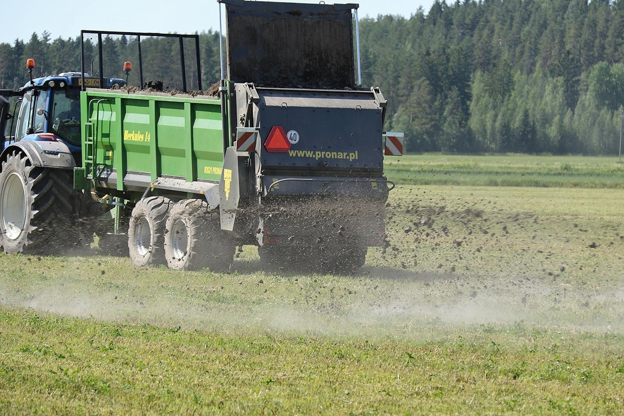 Karjanlannan levityksen tekniikka on kehittynyt, ja ympäristösyistä olisi perusteltua lisätä syyslevitysten osuutta tilanteissa, jossa pelto jää kasvullisen viherpeitteiseksi talven yli.