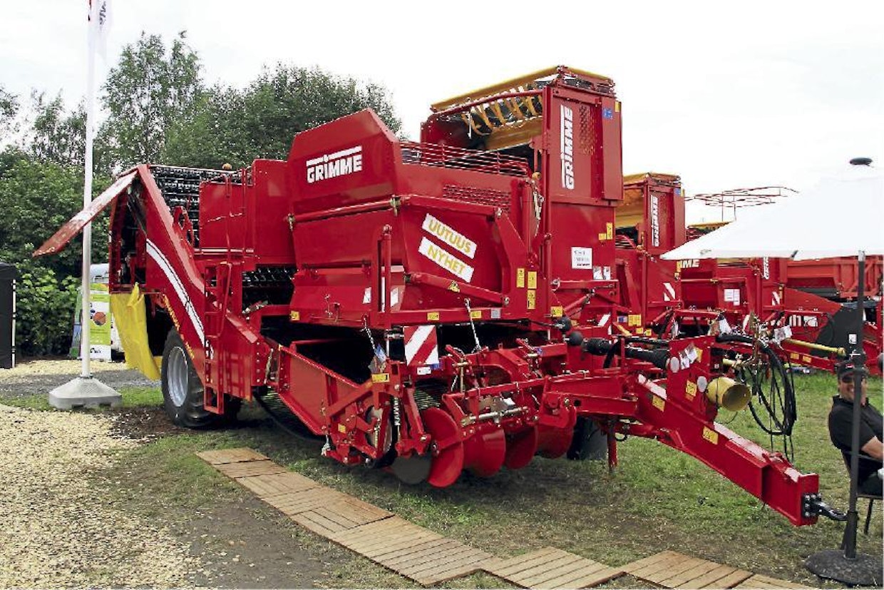 Grimme SE-260 on uusi kaksirivinen perunnanostokone, jonka säiliö vetää 6 tonnia. Koneen 9,2 tonnin paino on kaksiriviselle koneelle kohtuullinen, rengaskoko on 800/45-30.5. Kone on valmistajan mukaan edullinen, vaikka se on varustettu mm. ISOBUS-yhteensopivalla ohjausjärjestelmällä. Grimmen myynnistä ja huollosta vastaa GR Service Oy Ab. (UO)