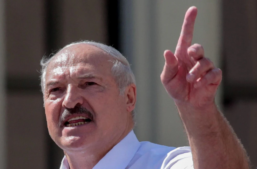 Presidentti Aleksandr Lukashenko puhumassa Minskissä 16. elokuuta. LEHTIKUVA/AFP