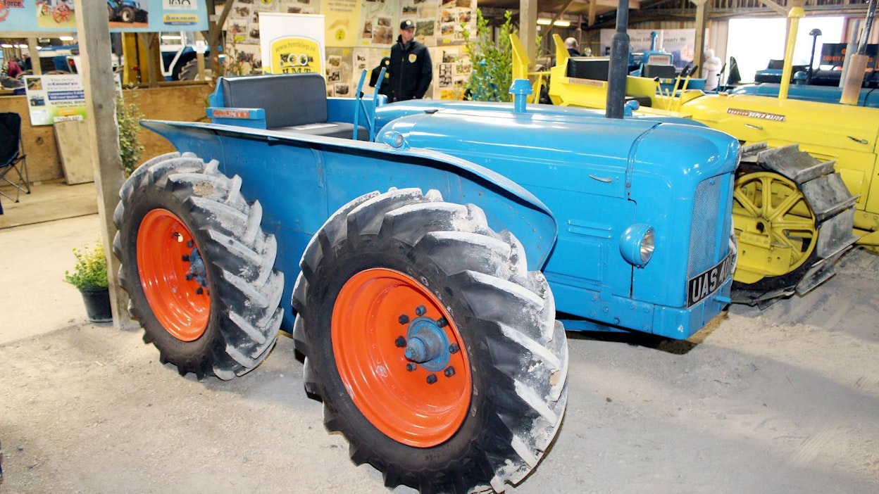 Country Four Drive -traktoria valmistettiin vuosina 1954–62 Dagenhamissa (Lontoo) ja Fleetissä (Hampshire), Englannissa.