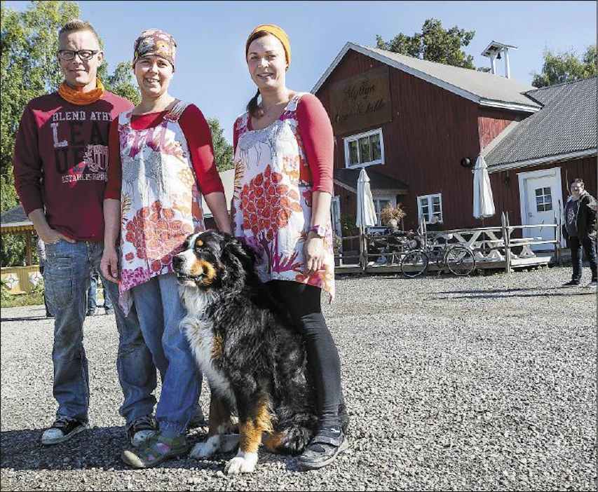 Myllyn kuppi ja kakku on lounaspaikka, kahvila ja lähituotemyymälä Lahden ja Tampereen välissä vanhassa vilja-aitassa. Jyrki Hasila, Päivi Hasila ja Sanna Vallius pyörittävät toimintaa. Berninpaimenkoira Leo hymyilee vieraille. Kari Salonen